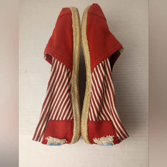 TOMS Slip On Comfort Flats Shoes, Red White,Womens Size 9.5 - Picture 2 of 9